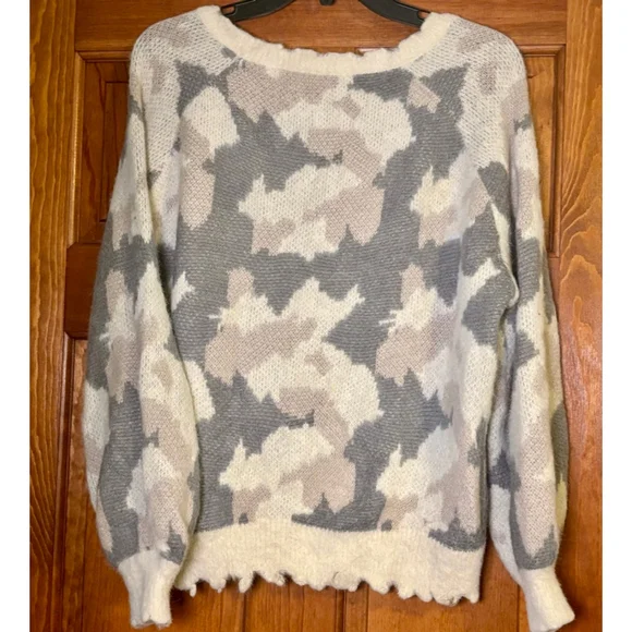 Umgee Fuzzy Knit Camo Sweater Gray Cream Medium Cozy Soft - Picture 2 of 9